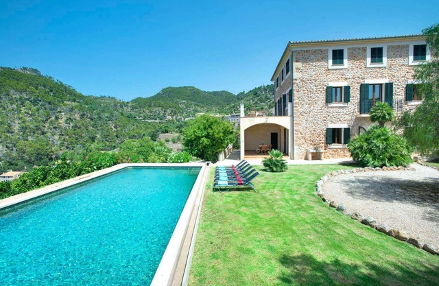 Ses Cases Noves - Four Bedroom Villa, Sleeps 8