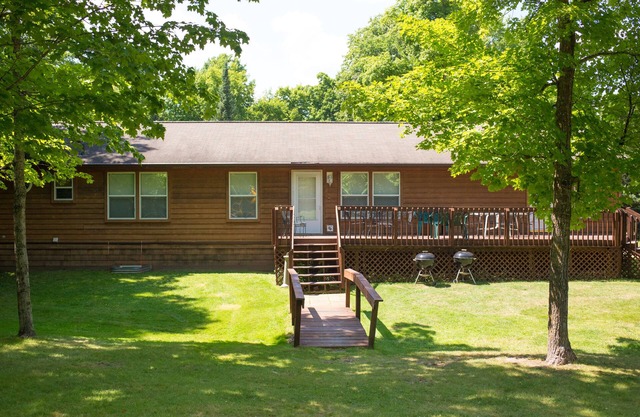 Seven Bedroom Home On Turtle Lake, Sleeps Up To 20 People