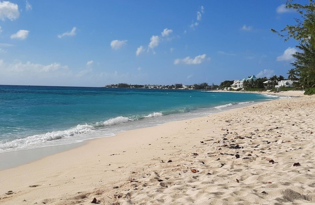 Seven Mile Beach Corridor, beautifully renovated 2 bdrm. Steps to Cemetery Beach