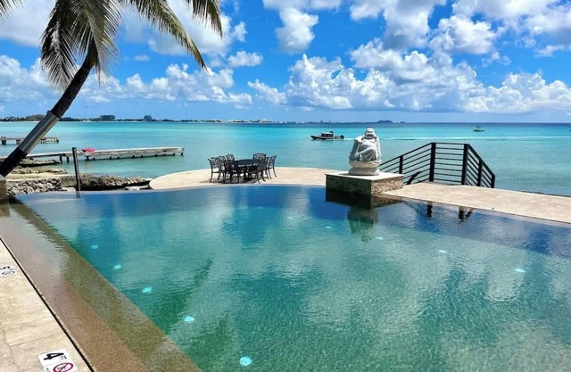 Seven Mile View #3B - Oceanfront Studio & Pool