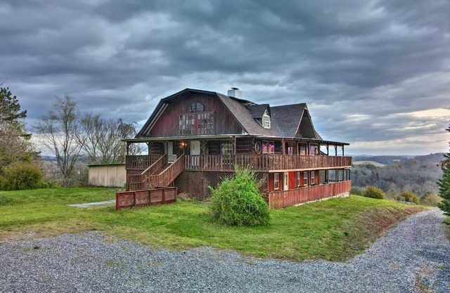 Sevierville Countryside Getaway with 2 Decks!