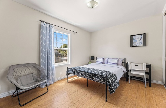 SF Valley Comfort - Front duplex home> Lake Balboa