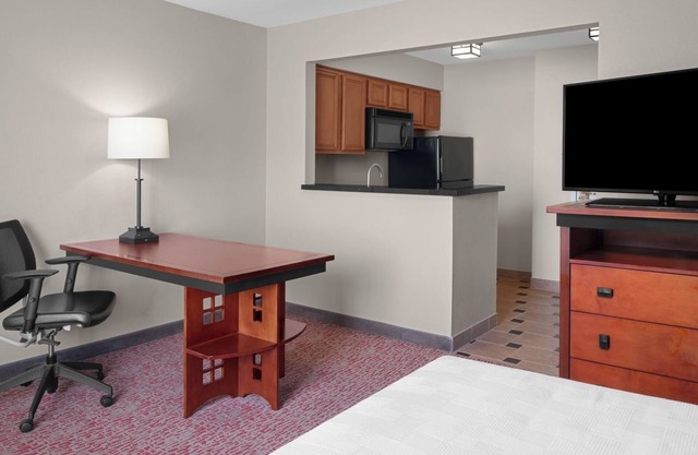 SF Work & Stay – Studio w/Kitchen & Work Desk, Pet-friendly!