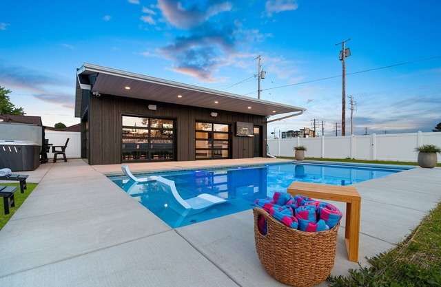 SGB3-Lombardi Pool House