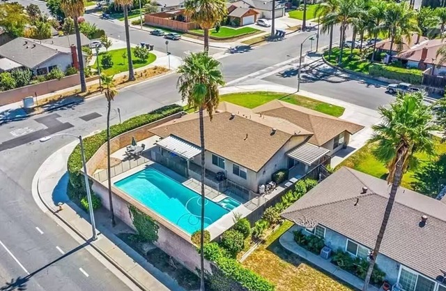 Shalimar Retreat, Large Pool, Hot Tub, Game Room, Backyard, 5 Bdrooms, BBQ Grill