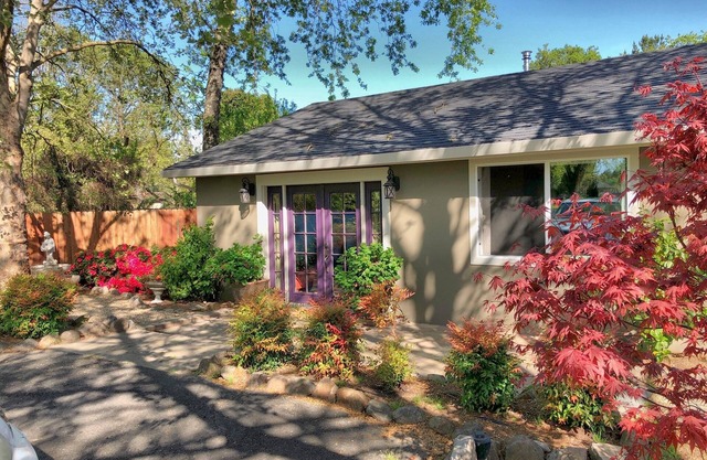 Shandon Oaks. Private 1-Bedroom Garden Cottage on Sonoma's East side.