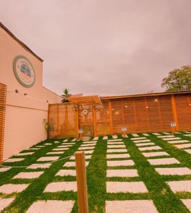 Shangri La Casas e Studios