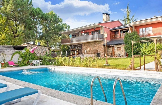 Shared Garden Cottage for Two