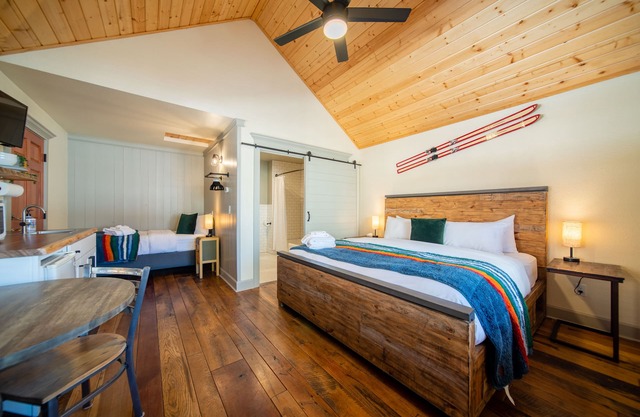 Shasta View Lodge - Cabin 3