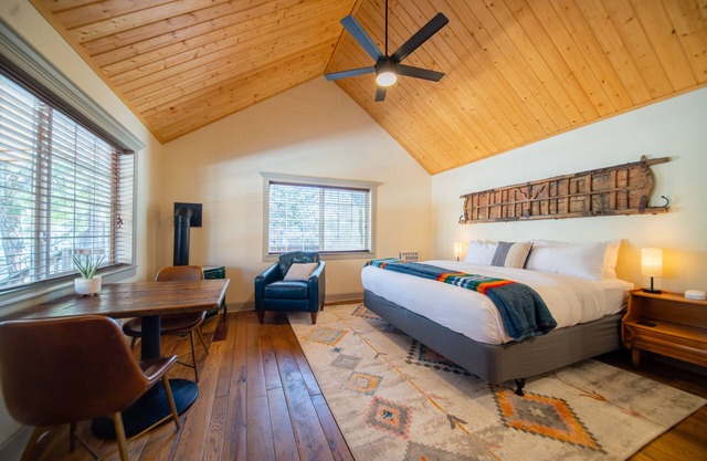 Shasta View Lodge - Cabin 5