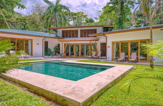 SHAWANDHA RESORT. 3 villas & 3 pools for 26 people