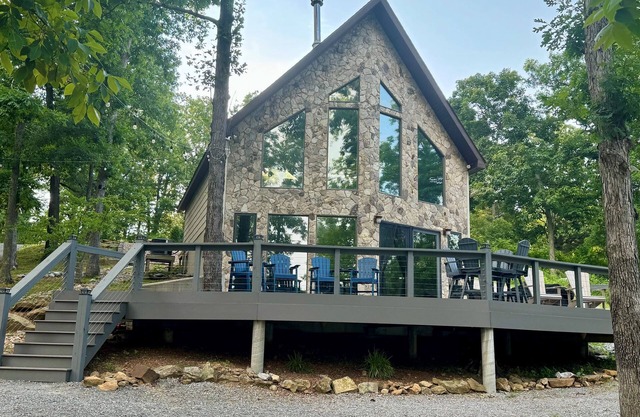 Shawnee Overlook (Home & 2 Cabins)