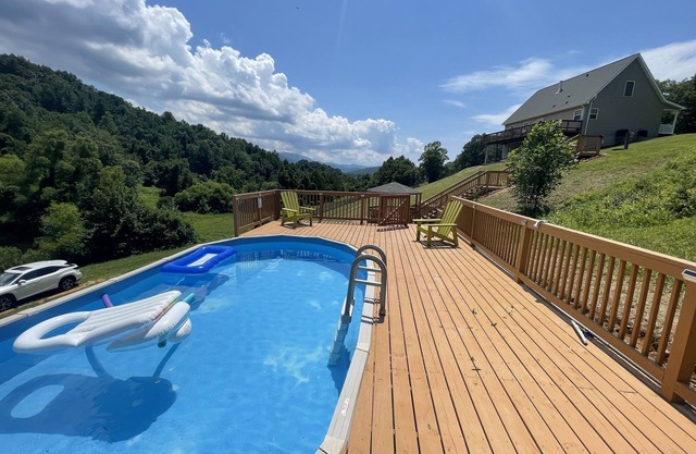Shenandoah Serenity - Luxurious Mountain Cabin - Swimming Pool, Spa, Jacuzzi!