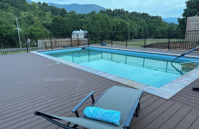 Shenondoah Apex -Luxury Cabin Swimming Pool & Spa - Pool Open!