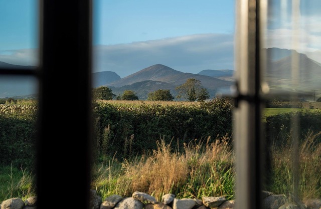 Shephards Hut in the Mournes with Private Hot Tub- The Robins Nest at Willowtree