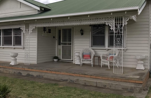Shepparton House - family & pet friendly