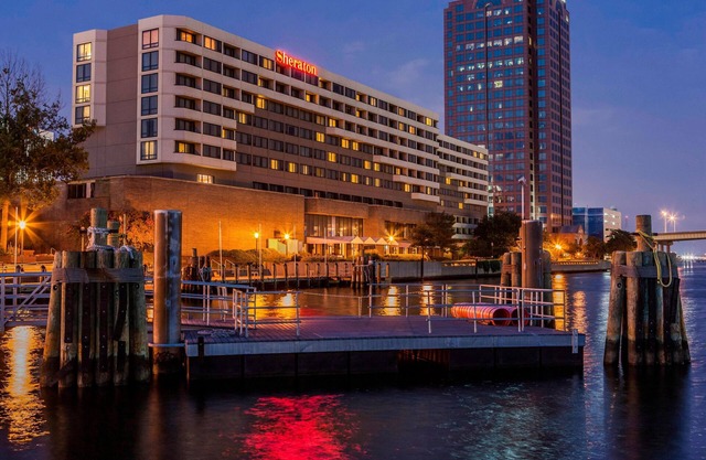 Sheraton Norfolk Waterside Hotel