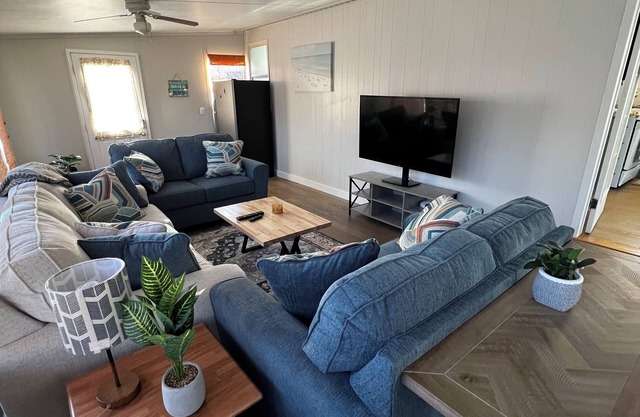 Sherkston shore Resort - cozy comfortable and sleeps 8