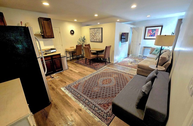 Sherman Oaks Cozy Guest House