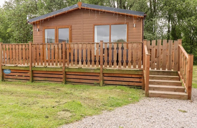 SHERWOOD 33, pet friendly, with a garden in Carnforth