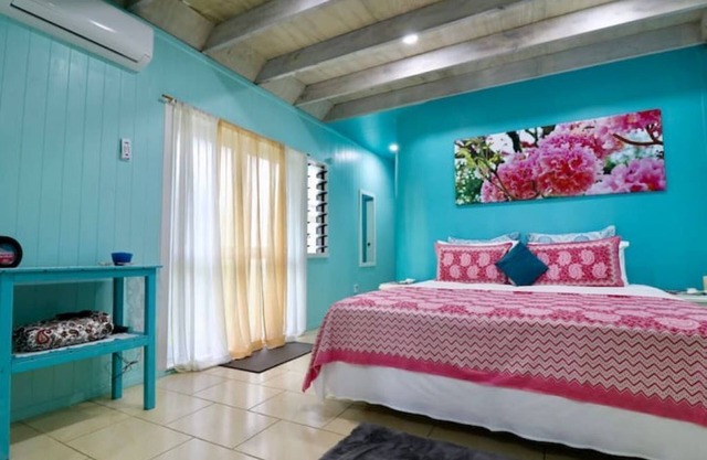 ShineAwayHomes- AC Beachfront RArotonga