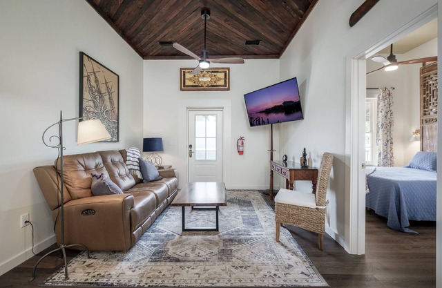 Ship Style Luxury Downtown, Boat Trailer Parking!