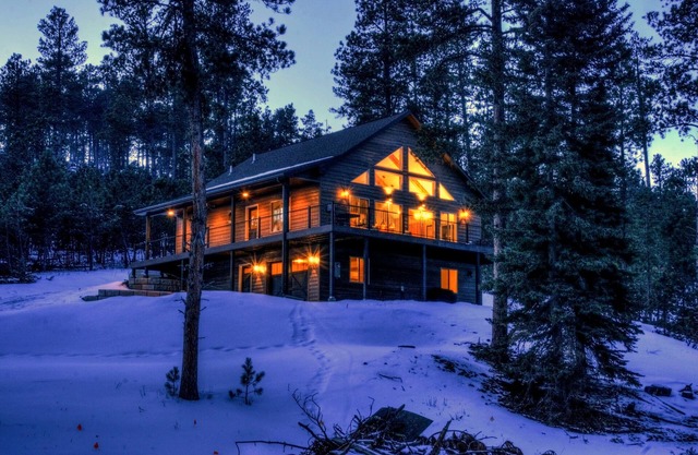 Shiprock Cabin - Modern 3 Bedroom 3.5 bathroom cabin with fire table