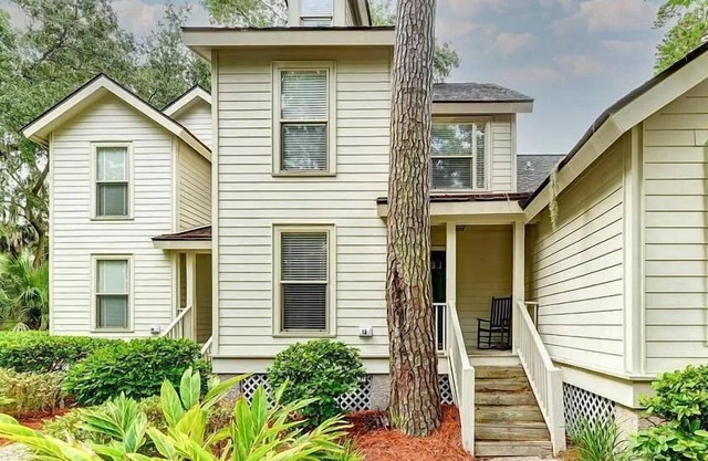 Shipyard Cottage - Private Beach & Golf! Pet Friendly! Free beach chairs,towels.