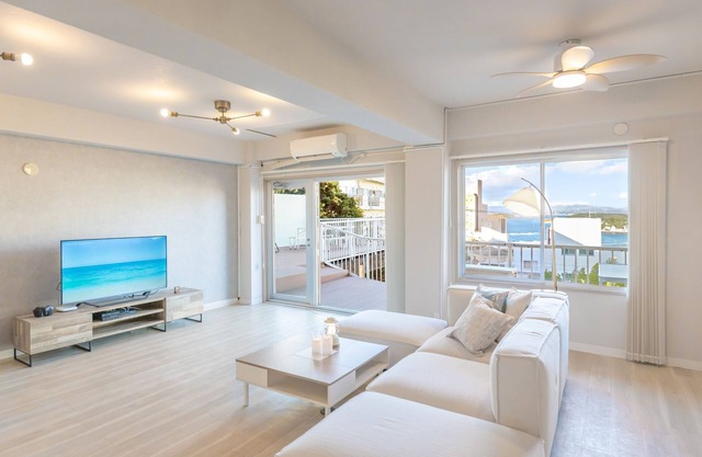 Shirahama White Beach House