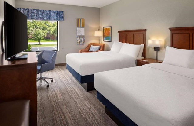 Shops, golf, and the outdoors in Maple Grove