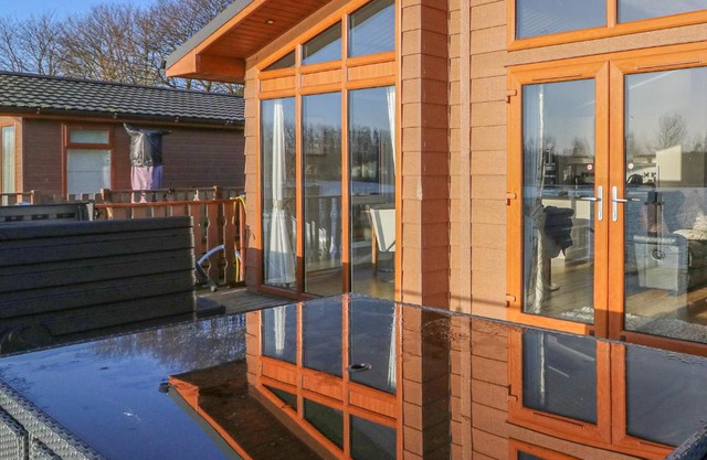 Shore Beats Work - Capenwray 10