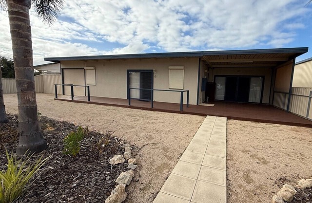 Shore Beats Work - Large entertaining area! Dog friendly!