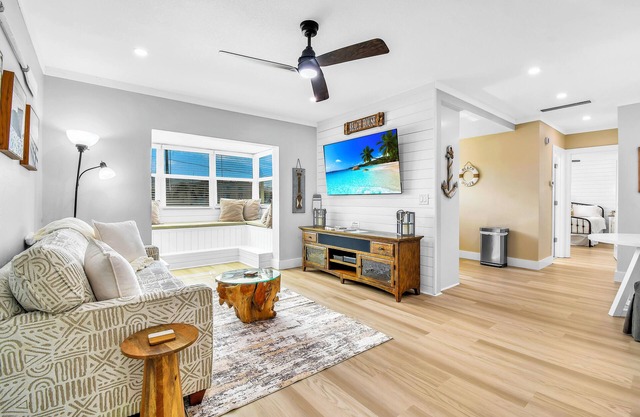 ~Shore Thing~ nnCoastal Exquisite Waterfront Condo