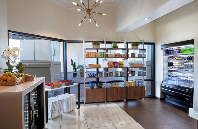 Short Drive to Nearest Local Vineyard ! 3 Family-friendly Units! Fitness Center!