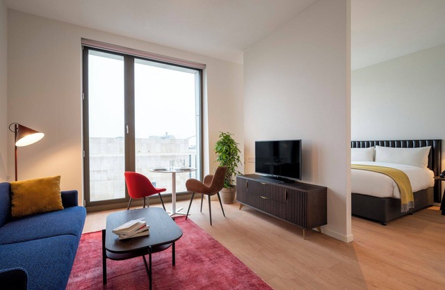 Short Drive to Royal Palace Amsterdam! Fully-equipped Kitchen
