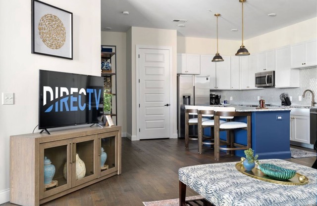 Short North Penthouse | Free Parking | No Steps!