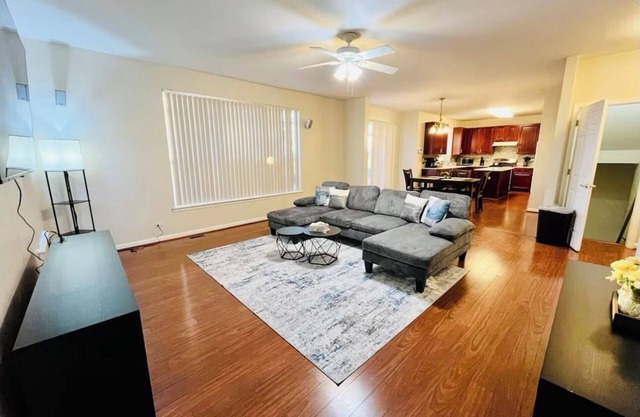 Showstopper: 5 BR+, 3.5BA