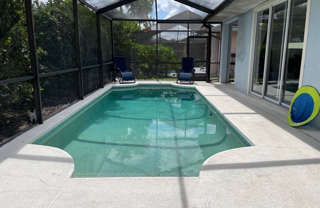 Shreks Hideout! 4 BR/3 BA Pool & Pets in Sunset Lakes!