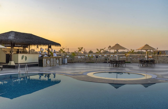 Shyama Sarovar Portico