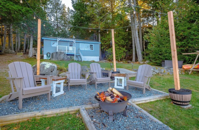 Side by Side Cabins on Lake with Private Beach near Acadia National Parknn