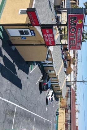 SIGNAL HILL MOTEL BEACH MOTEL