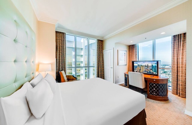 Signature 1BRM Balcony Suite by Jet Luxury