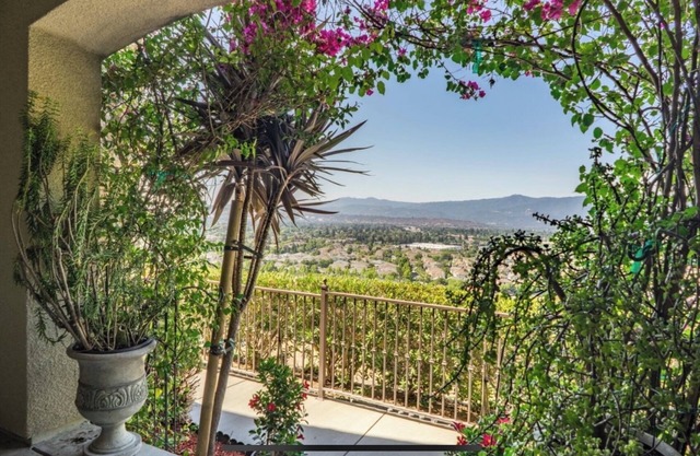 Silicon Valley Private Bedroom/Bathroom with View