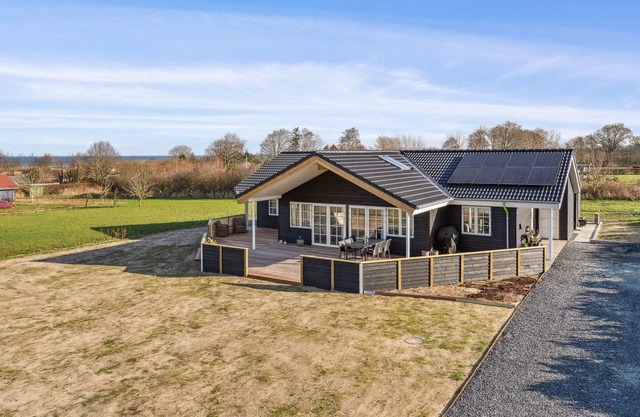 "Siljan" - 300m from the sea by Interhome
