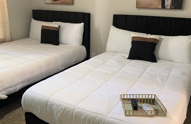 Silva Signature Suite-1st Floor near UAH w/Pool