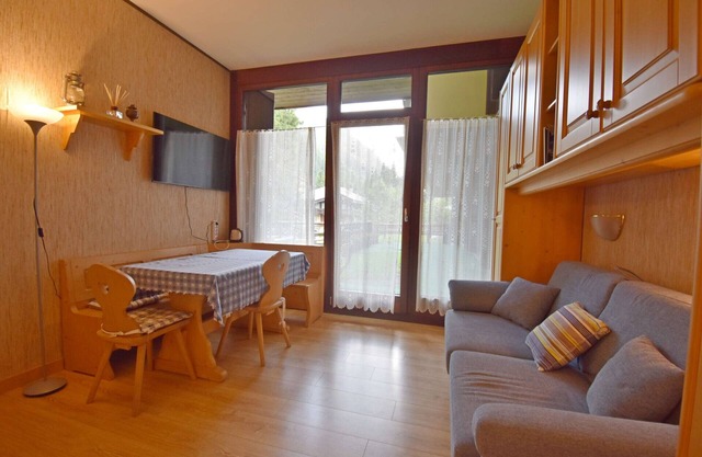 SILVANA 03 STUDIO 022247-AT-672370