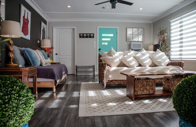 Silver Beach Inn: The Saucer