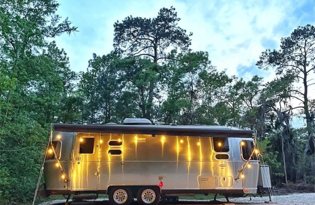 Silver Belle Airstream Glamper Near Tybee & City