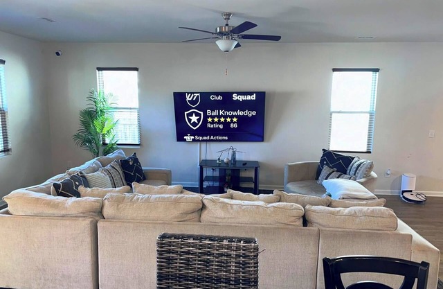 Simple Elegant Single Fam Home < DT Raleigh NCSU