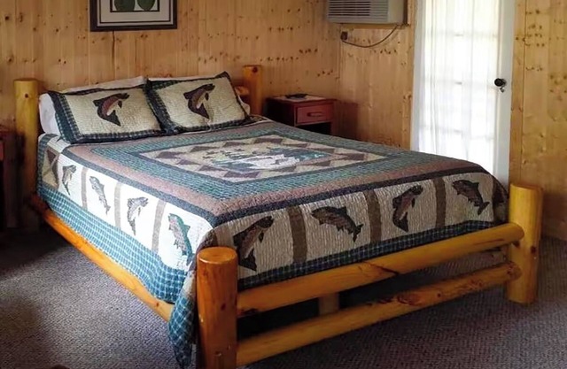 Simple Room Near Oconaluftee Islands Park – Easy 5 Mile Drive For Your Visit